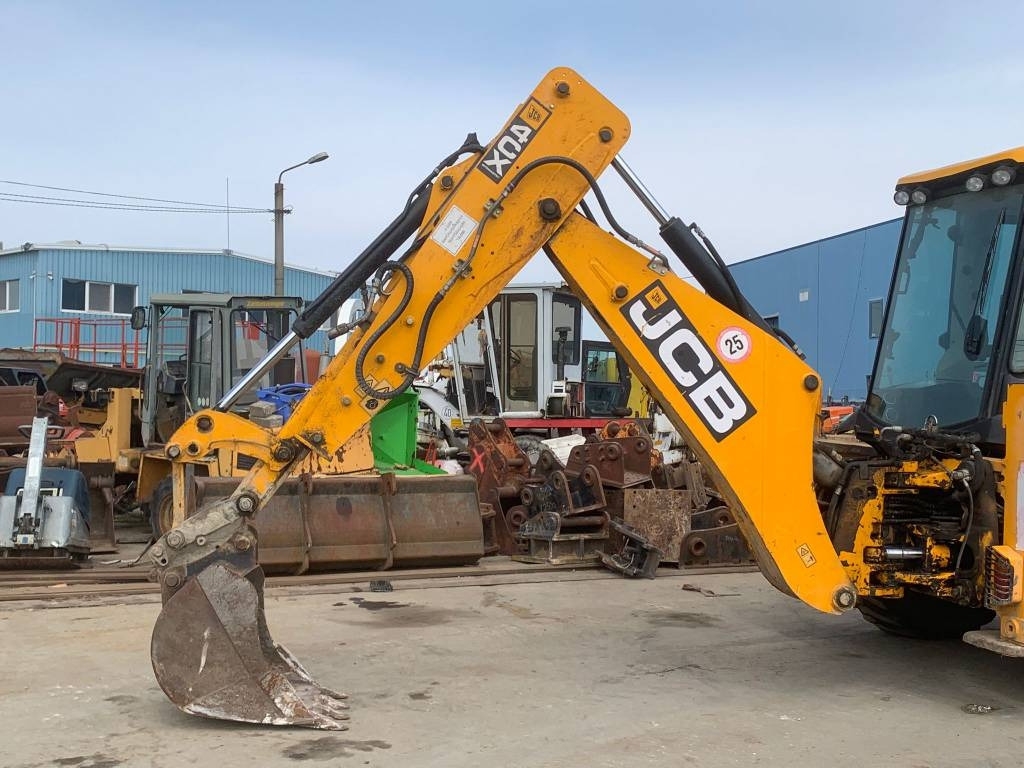 Backhoe loader- Photo 5