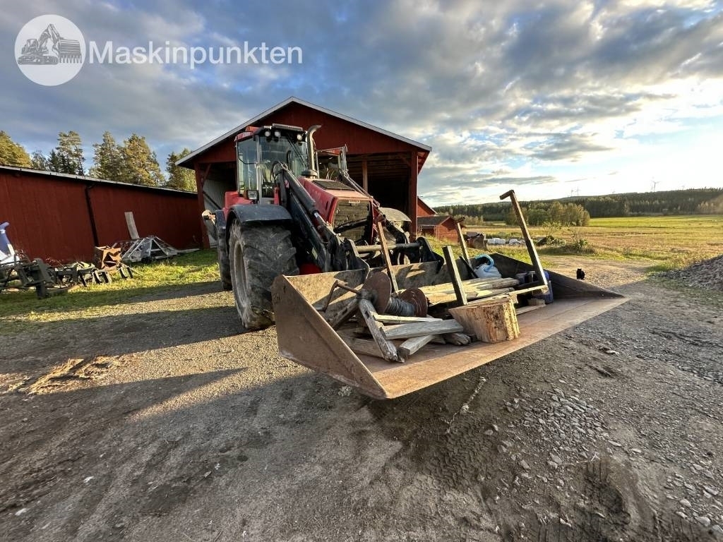 Backhoe loader- Photo 3