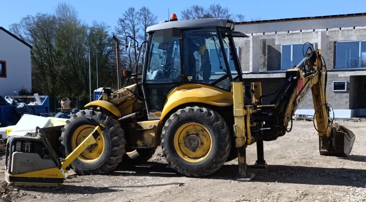 Baggerlader NEW HOLLAND LB115- Photo 4