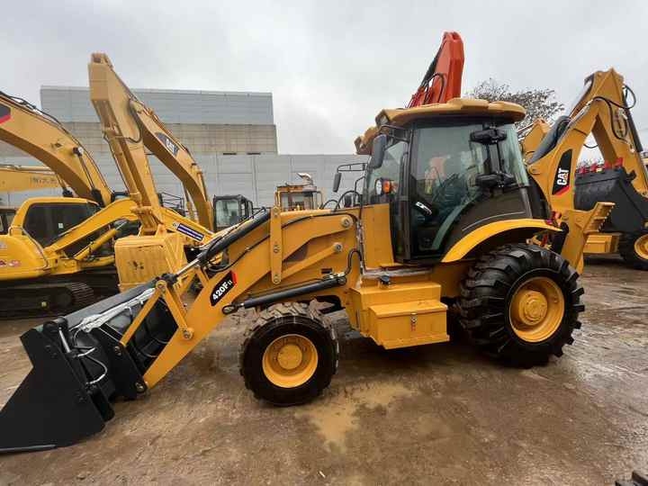 Baggerlader Backhoe loader CAT 420F loader used cheap CAT 420F loader and digger in good running condition on sale Backhoe loader CAT 420F loader used cheap CAT 420F loader and digger in good running condition on sale- Photo 2