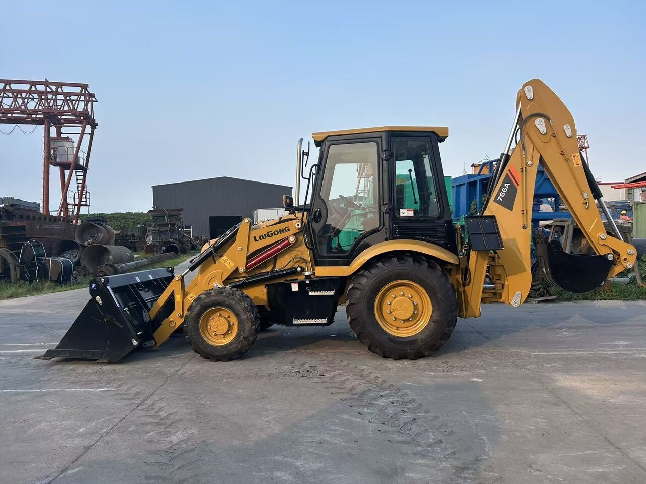 Backhoe loader LIUGONG 766A- Photo 2