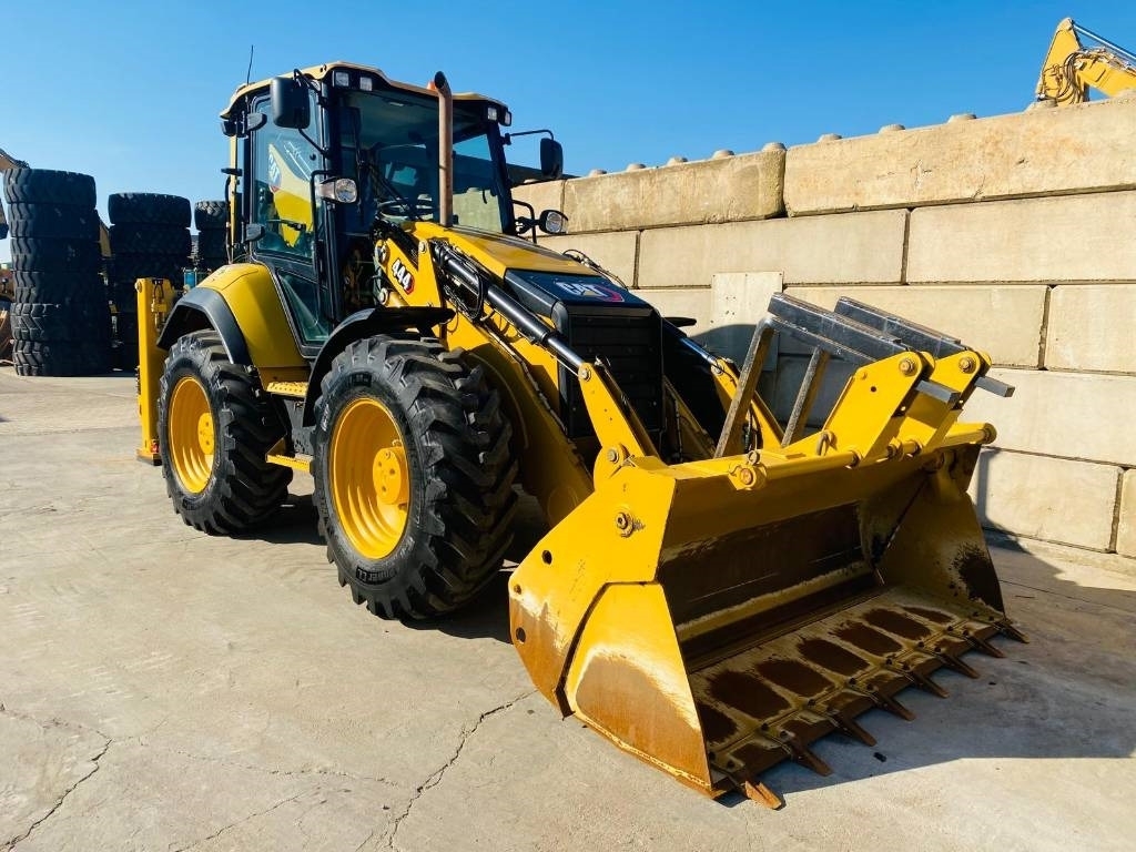 Backhoe loader- Photo 4