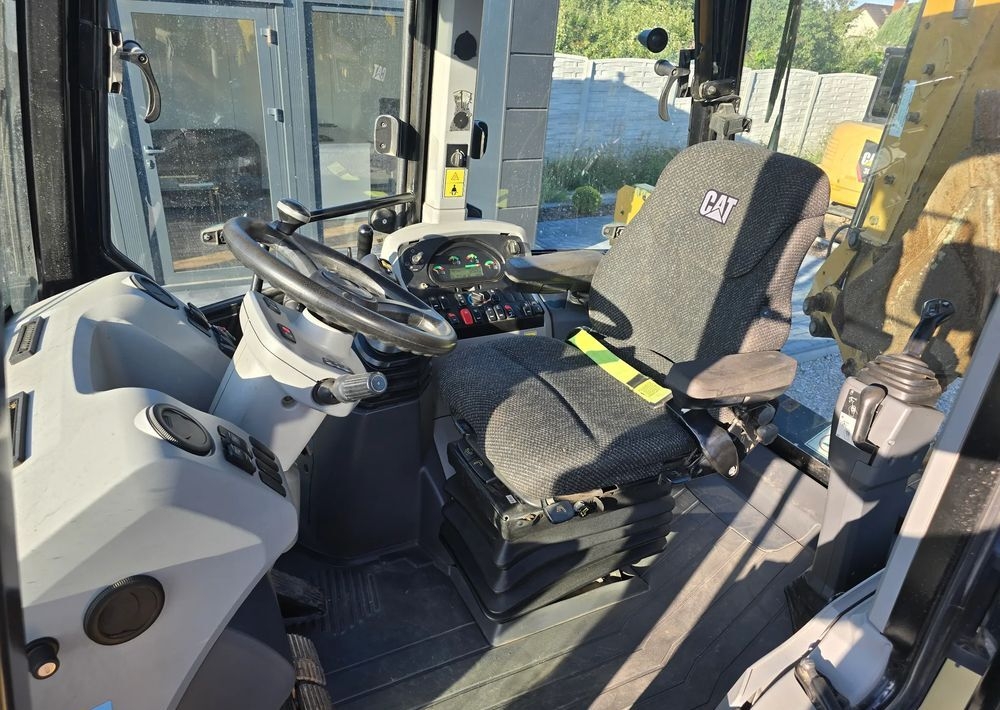 Backhoe loader Caterpillar- Photo 5