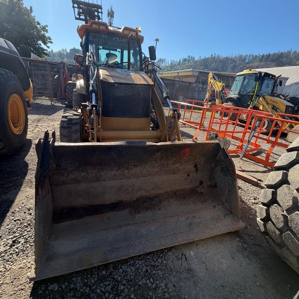 Baggerlader RETROCARGADORA CATERPILLAR420F2- Photo 3