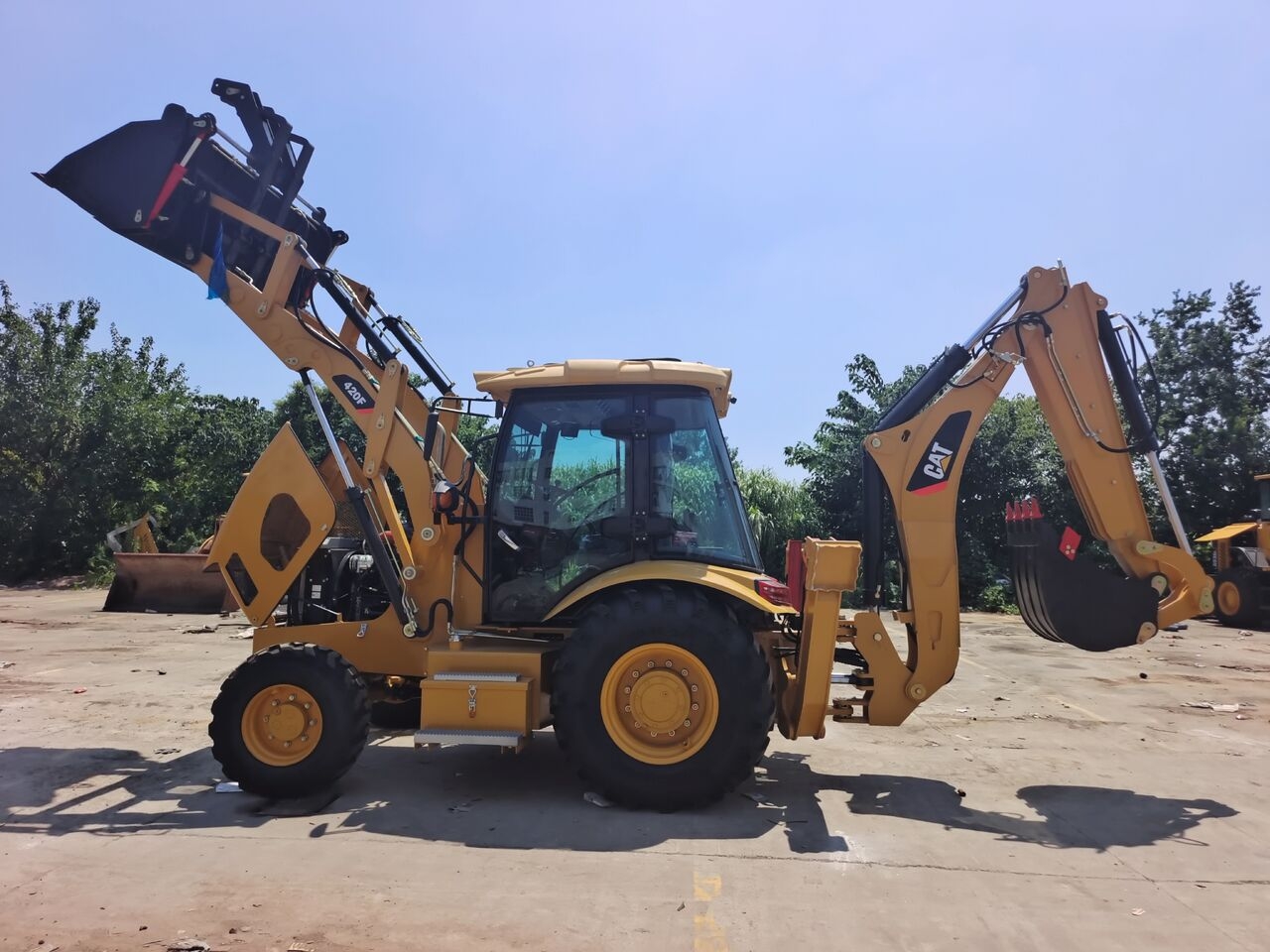 Backhoe loader 420F 3000Units machines in stock 420F 3000Units machines in stock- Photo 2